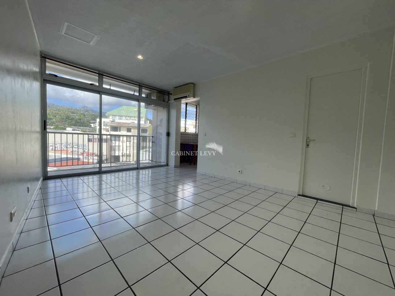 À LOUER LOCAL PROFESSIONNEL À PAPEETE (CENTRE-VILLE)