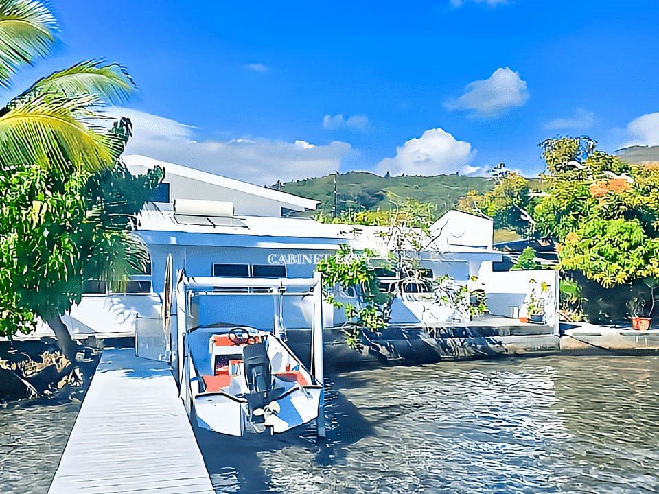 À Vendre : Magnifique Maison de 150m² en Bord de Mer à Uturoa, Raiatea