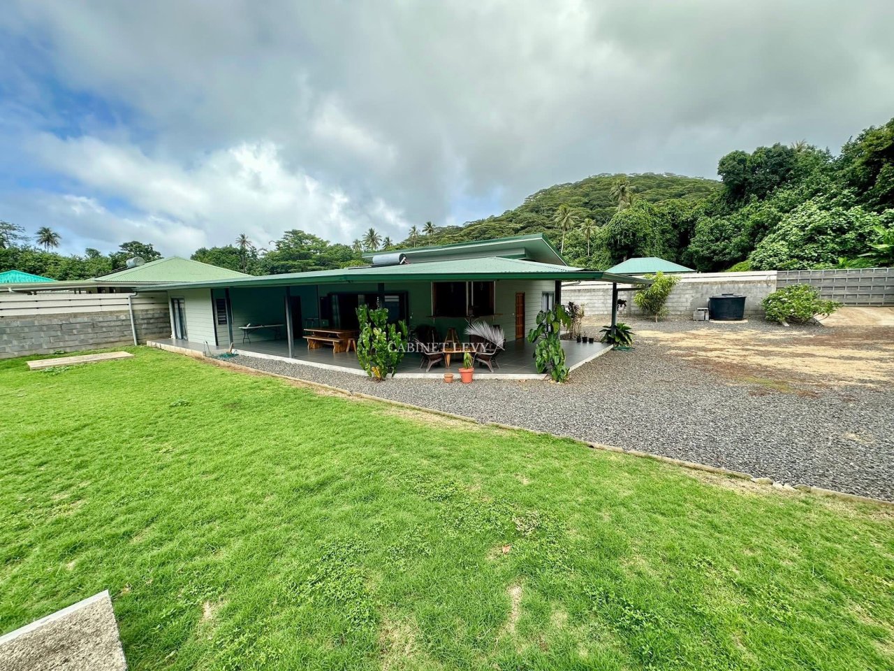 À VENDRE une MAISON F3 de 180 M2 sur MOOREA -ATIHA