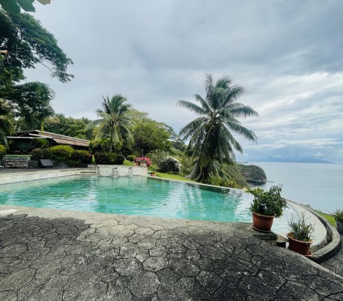 À LOUER À MAHINA MAISON T3 meublée- Propriété de 5 hectares - Piscine vue Moorea