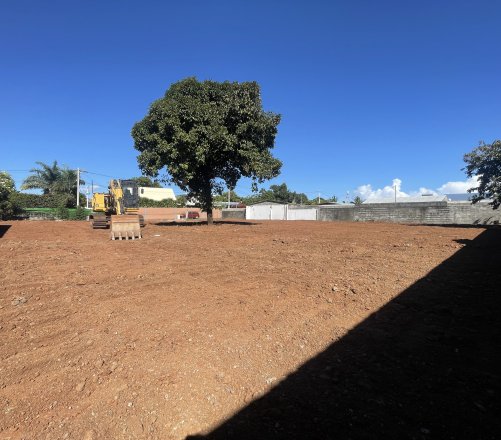 À LOUER À ARUE - TERRAIN PLAT - BAIL PRÉCAIRE